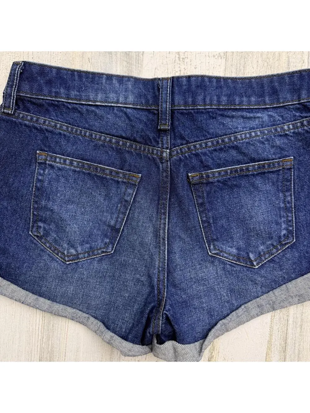 No Boundaries Women’s 5 Dark Wash Denim Shorts Button